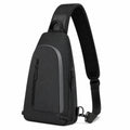 Brusttasche 18 x 8 x 32 cm aus Textil Schwarz mit verstellbarem Schultergurt